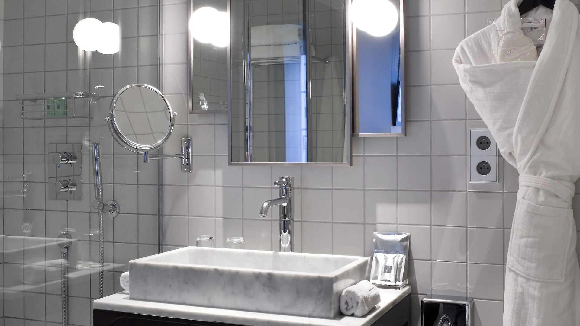 ****  Hotel Saint Dominique París Francia