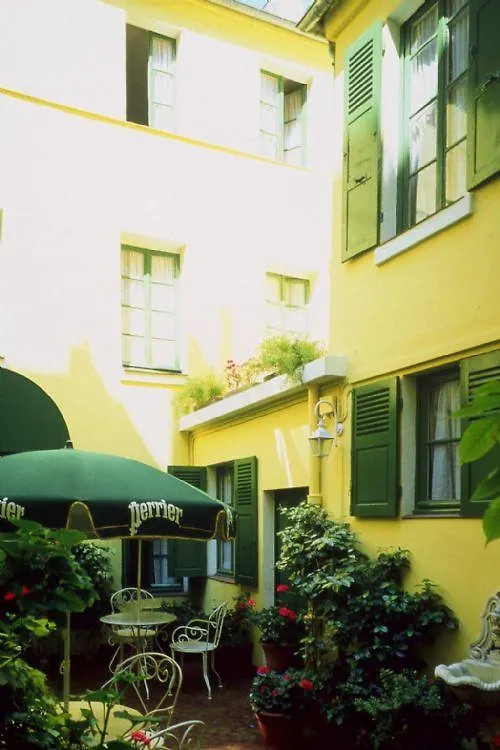 Hotel Saint Dominique París